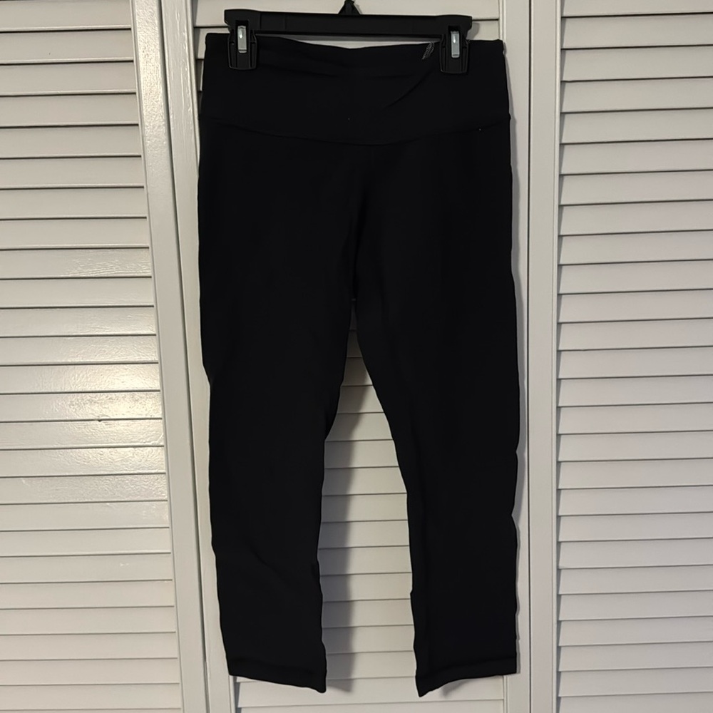Cropped black lululemon leggings